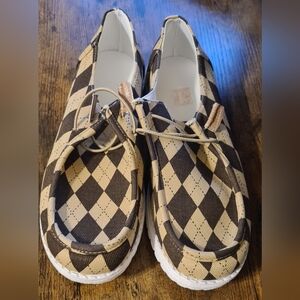 NWOT Fashion Slip-ons in Women's Size 8.